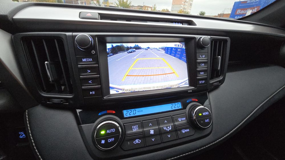 Продам офіційний Toyota Rav4