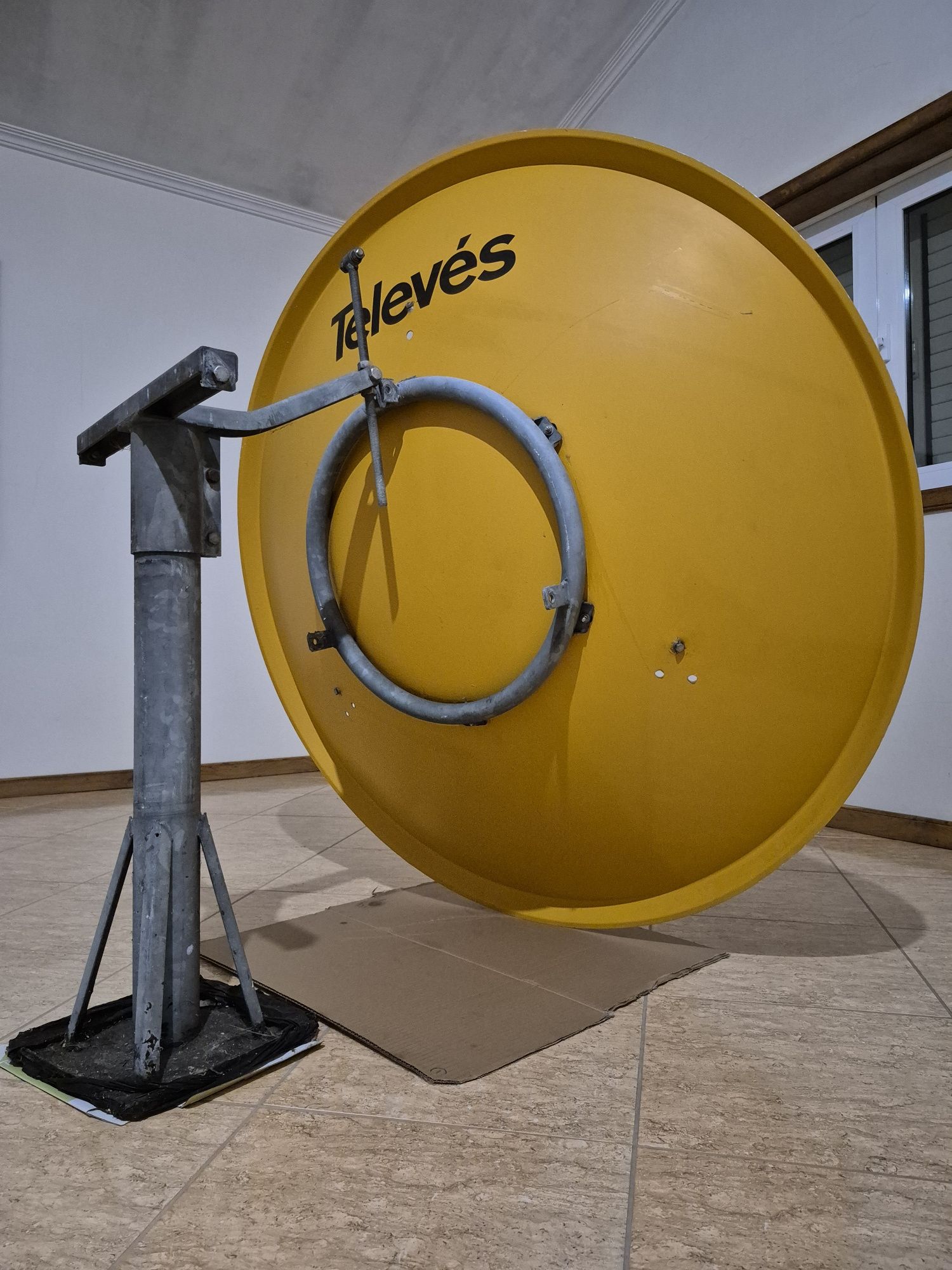 Antenas terrestre e satélite