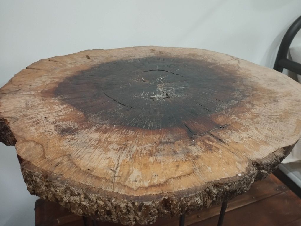 Mesa auxiliar ou de centro de madeira artesanal