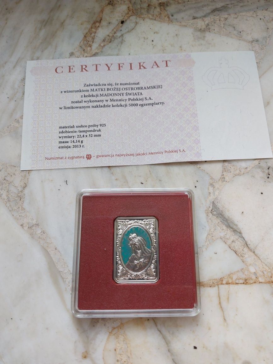 Srebrny numizmat z wizerunkiem Matki Bożej