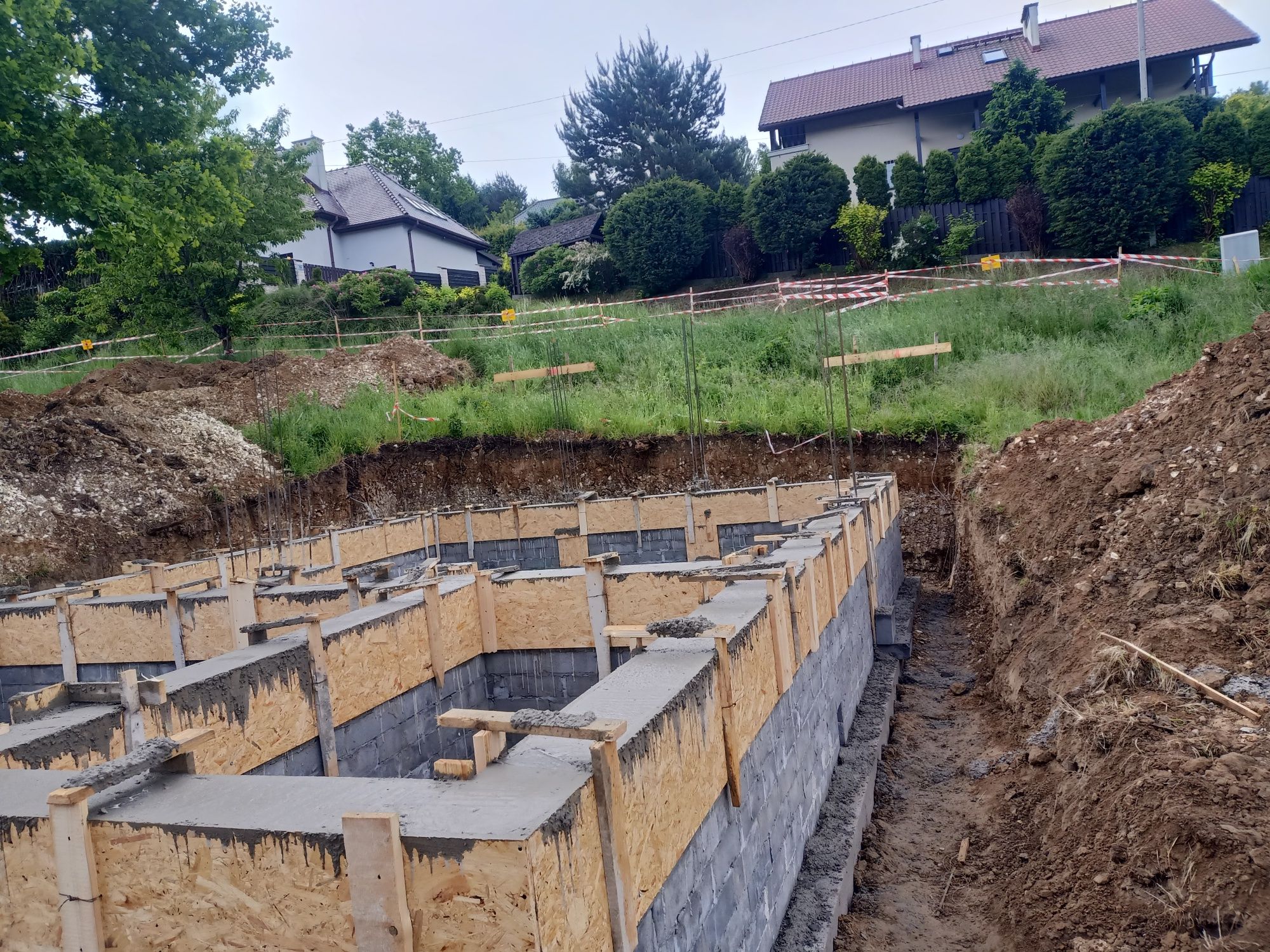 Budowy domów od podstaw terminy na lipiec i sierpień Kraków i okolice