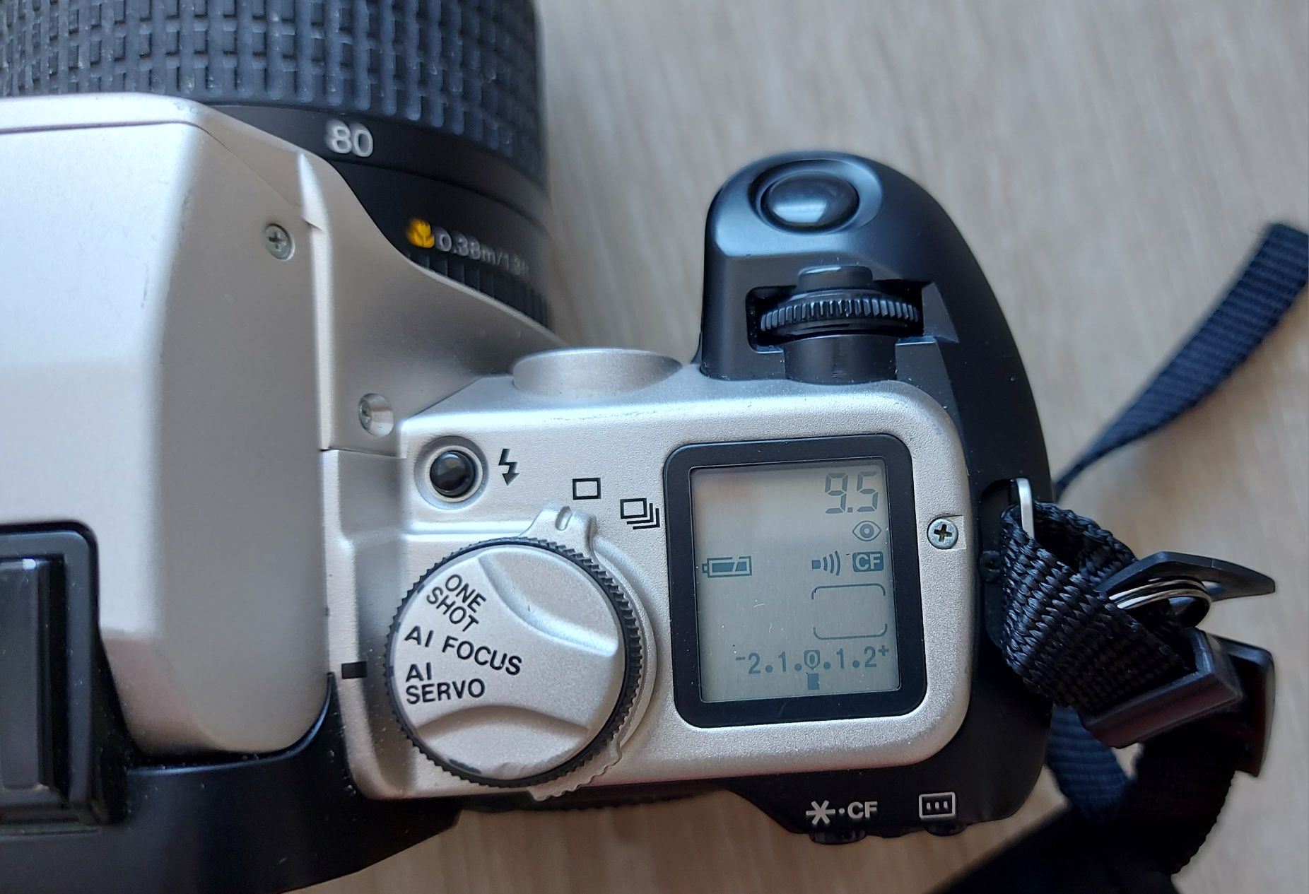 Aparat fotograficzny analogowy Canon Eos 50e obiektyw torba rehwa klis