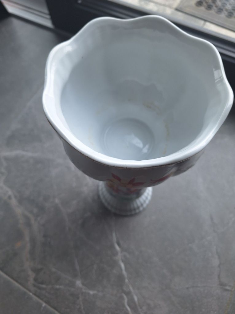 Doniczka na nóżce na stojaku porcelanowa porcelana