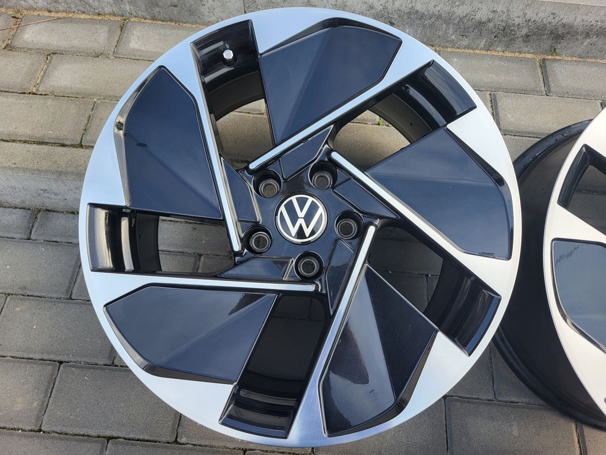 Felgi VW 5x112 7.5Jx18" ET50 ID.3 ID.5 Golf VIII Passat B7 B8 Tiguan
