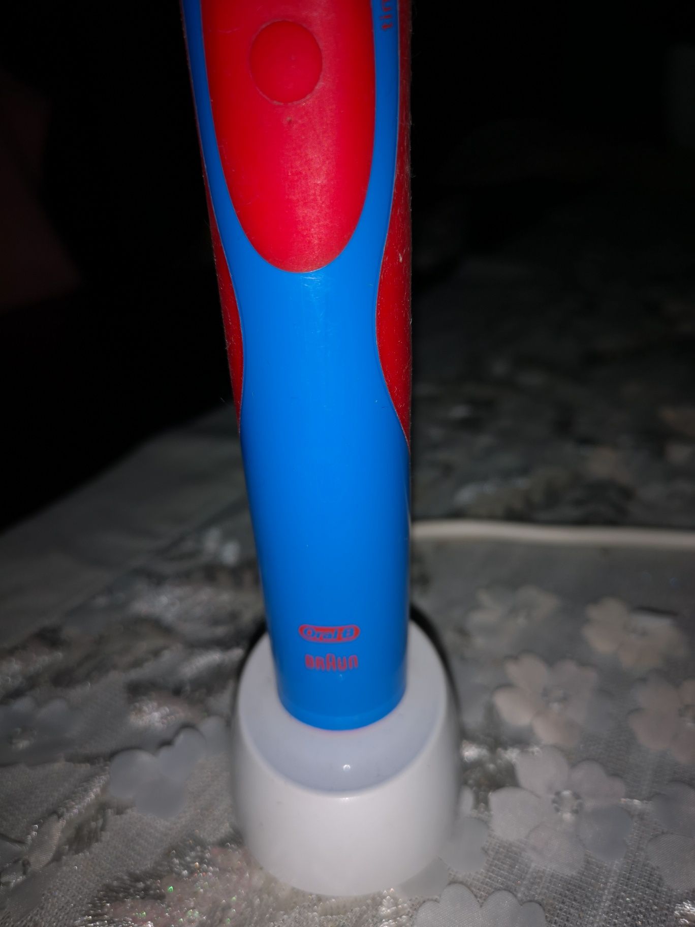 Szczoteczka OralB Braun z ładowarką
