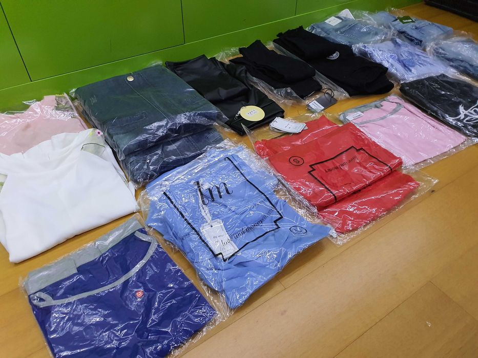 Oportunidade - Lote Artigos de Fim de Negócio (Óculos, Botas, Roupa)