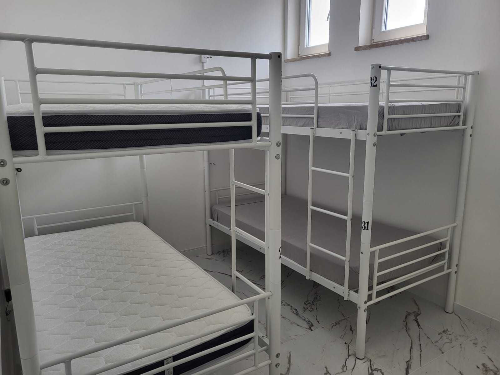 Cama em quarto partilhado para estudantes preço semanal
