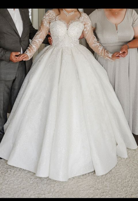 Продам весільну сукню