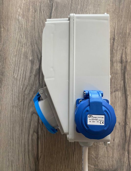 Щит для зарядки електромобіля з дод. розеткою (230В_Ком 7,3 кВт+2 кВт)