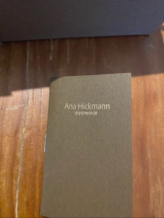 Óculos de sol pretos, Ana Hickmann