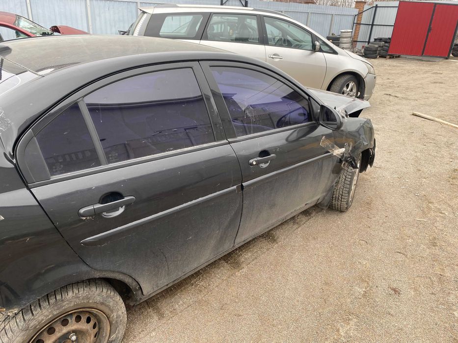 Двері  HYUNDAI ACCENT хундай акцент