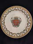 Prato decorativo com rebordo dourado e brasão - Lindíssimo