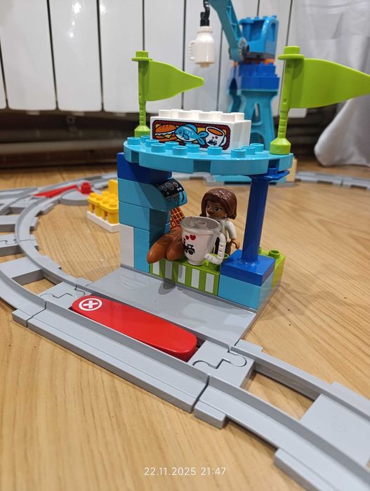 LEGO Duplo Town Вантажний поїзд з інерційним двигуном