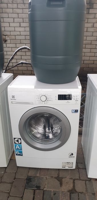 Стиральна машина с баком