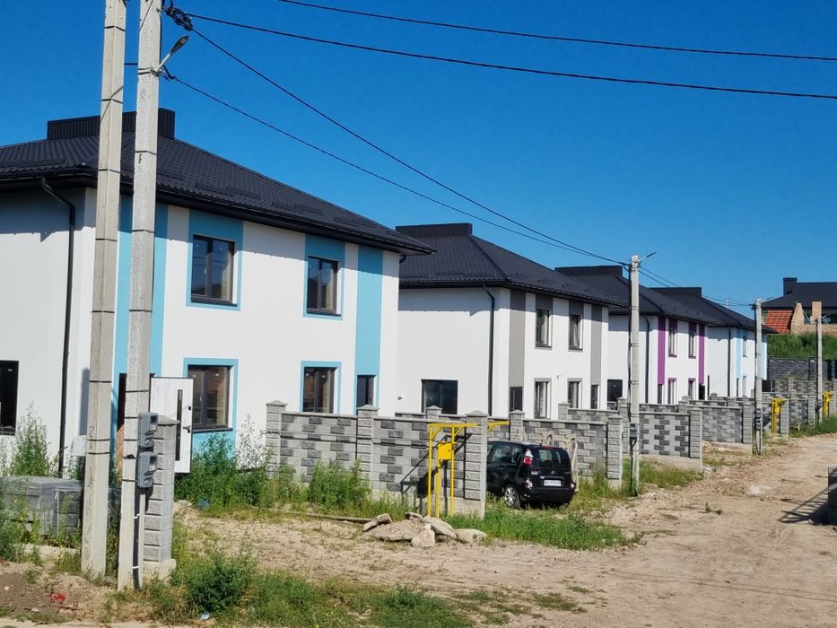 Власник м.Рівне.вул.Ягідна 8  Всі міські комунікації.