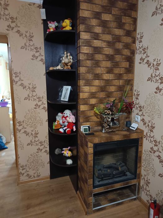 До квартири додається сарай з погребом у дворі.
І підвал під домом.