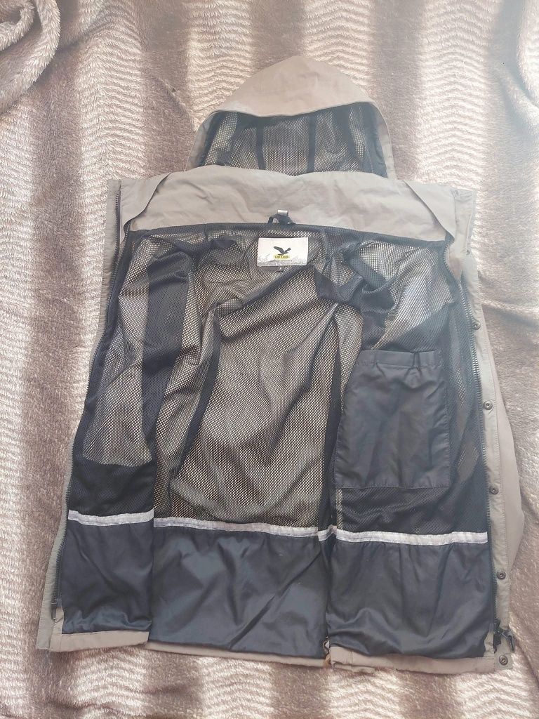 Куртка мисливська трекінгова фірми salewa gore tex оригінал 

Розір по