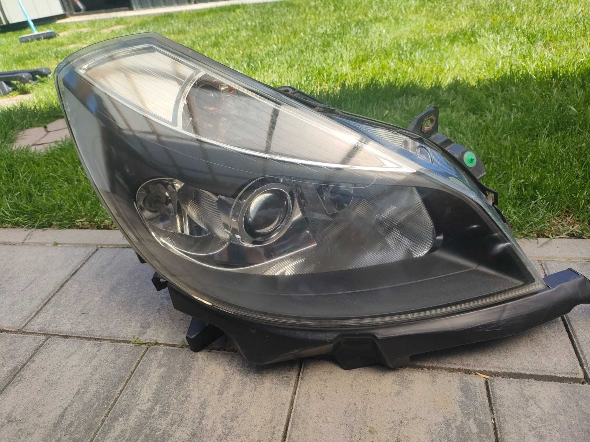 Clio III   lampa lewy prawy przód