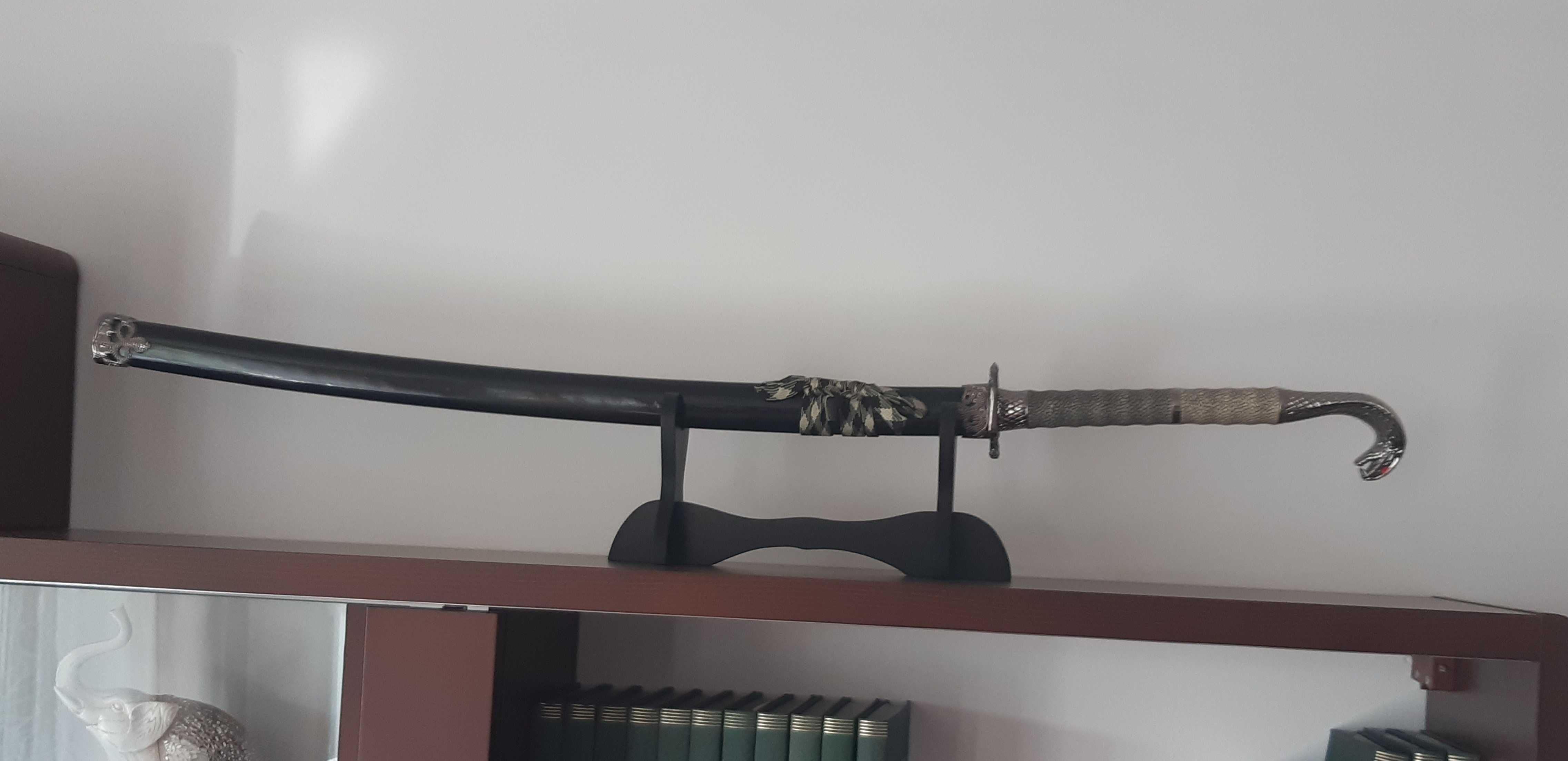 Ozdobny miecz stalowy