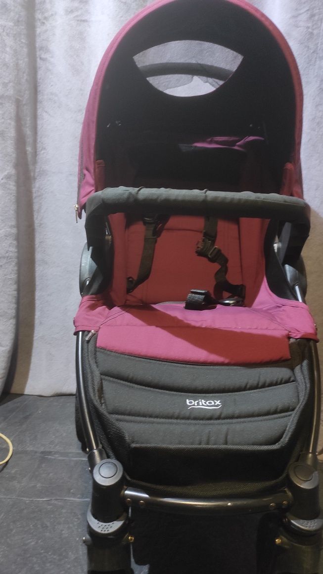 Коляска Britax , продам детскую прогулочную коляску