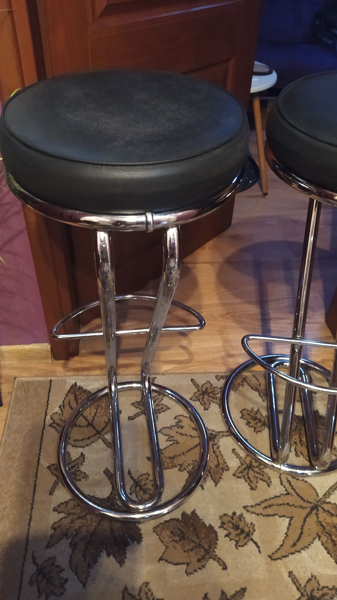 Dwa hokery stołki barowe