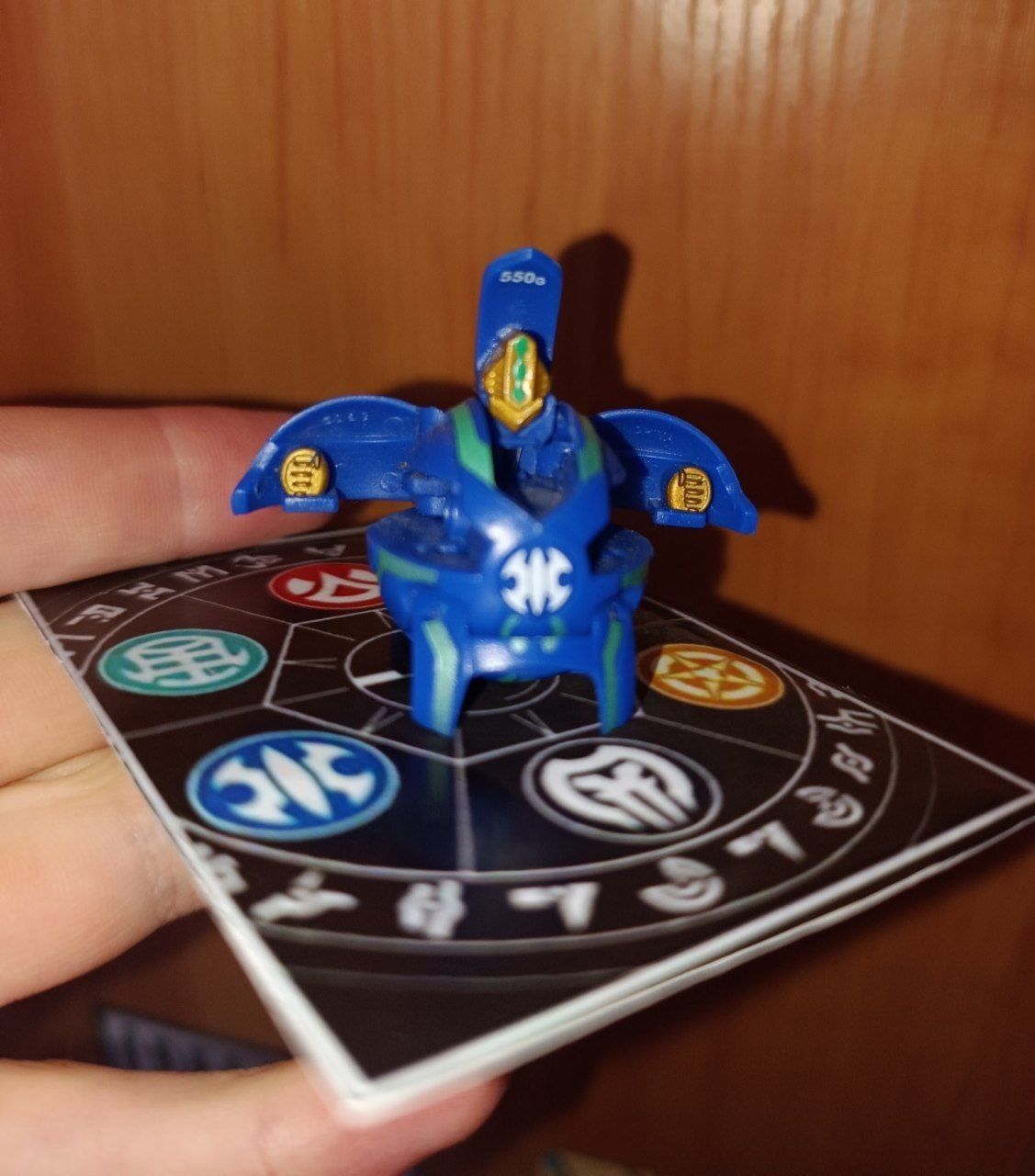 Бакугани, оригінал, Bakugan ™