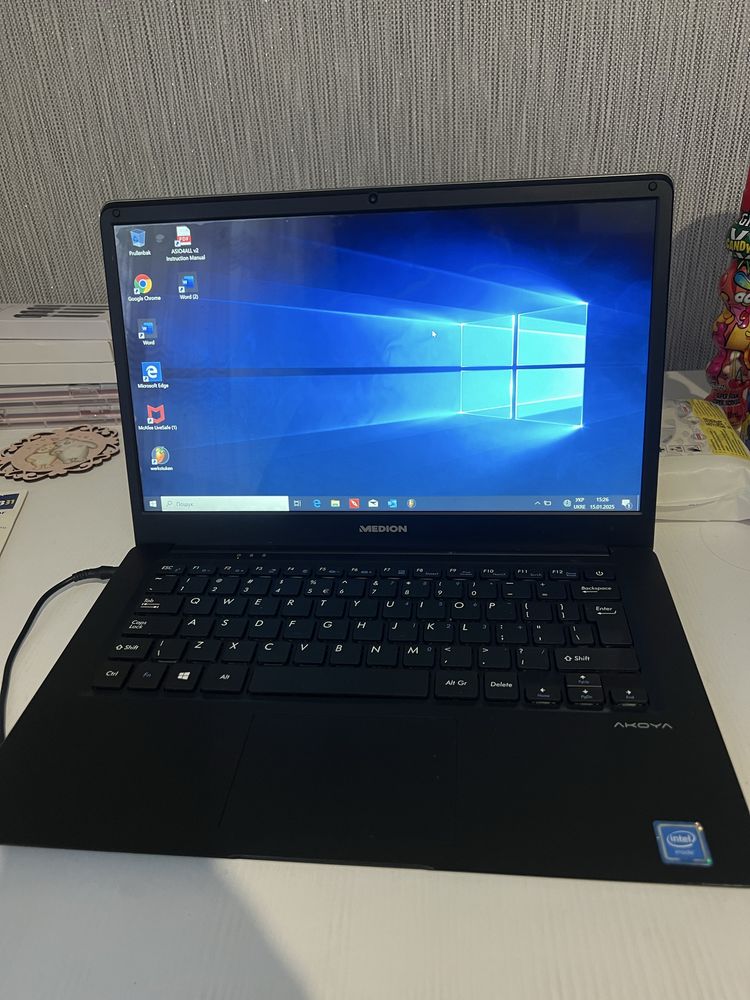 Ноутбук Medion Akoya E4241