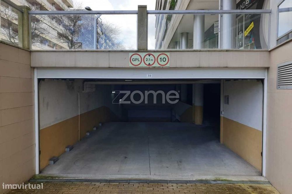 Garagem para arrendamento em Fraião, Braga