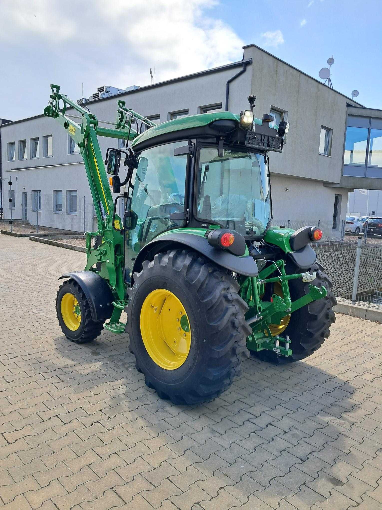 Ciągnik kompaktowy John Deere 4052R NOWY z ładowaczem i TUZem