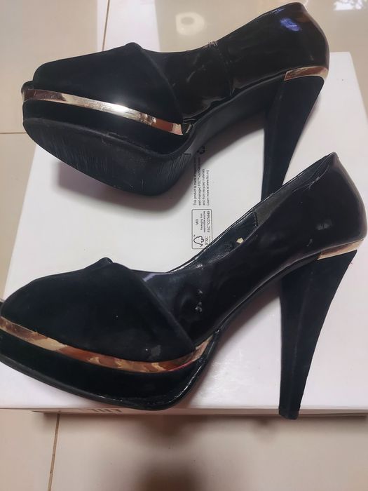 Sapatos feminino de salto alto preto da Just