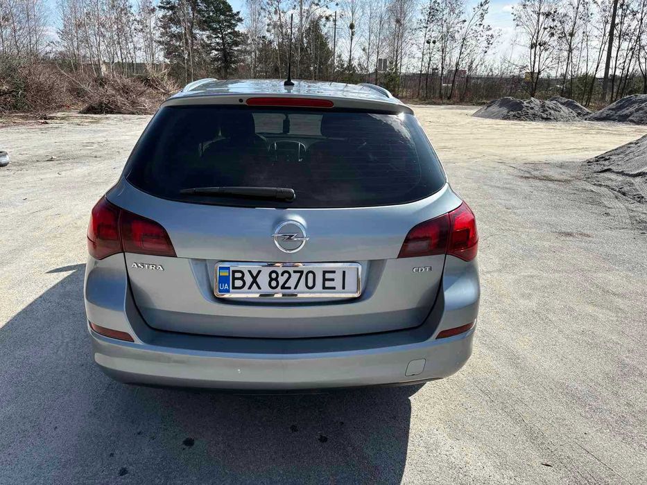 Продам Opel Astra j 1.7cdti