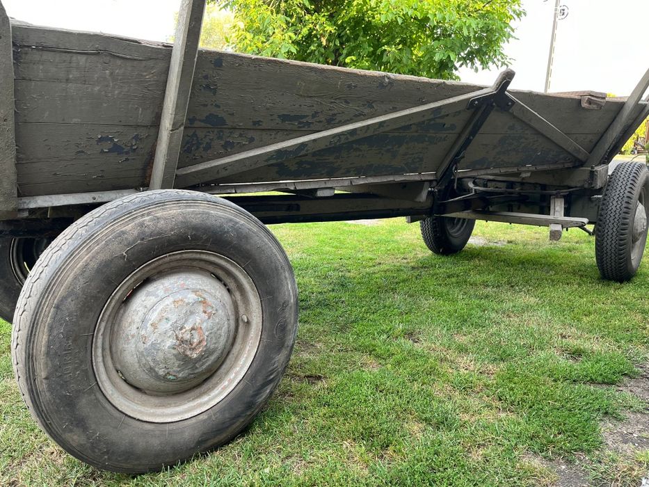 Wóz z zaczepem pod ciągnik