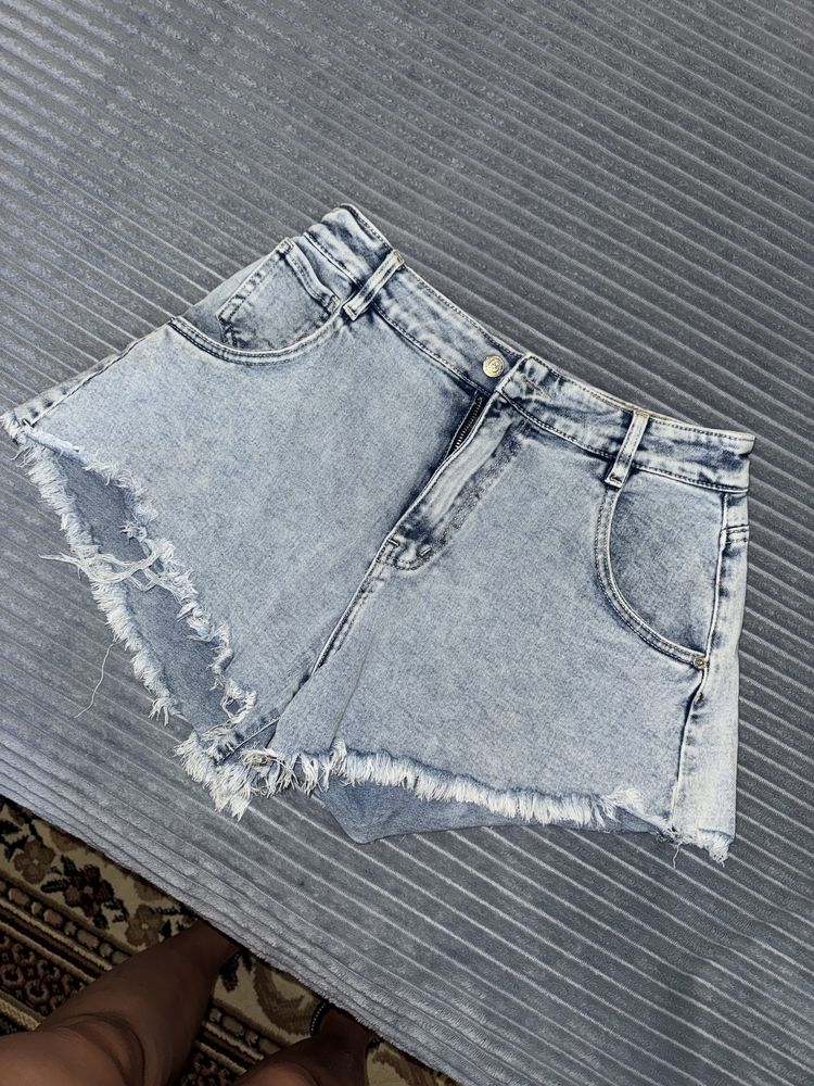 Продам шорти m/L абсолютно нові