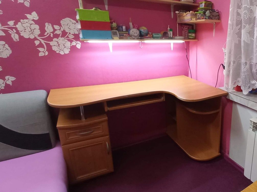 Bardzo ładne biurko dla chłopca lub dziewczynki
