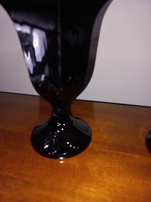 Jarras de altar em vidro preto