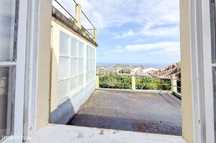 Moradia T5 inserida em terreno com 2000m2 nas Capelas