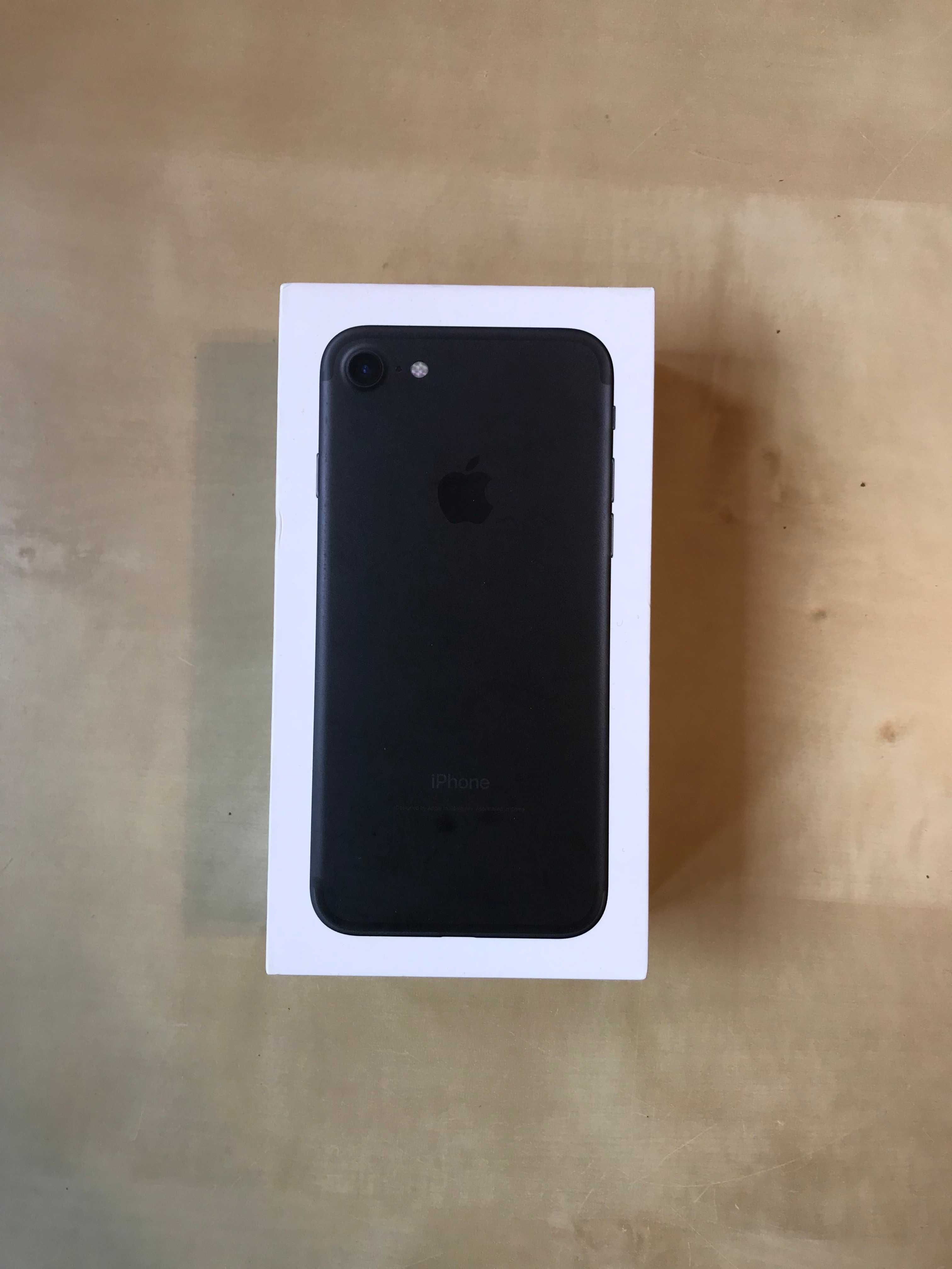 Pudełko do Iphone 7 z dodatkami