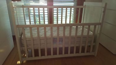 Berço bébé com colchão e com gaveta