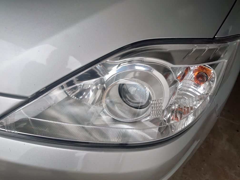 Lampy przednie Mazda 5 2007r. Loft. Europa