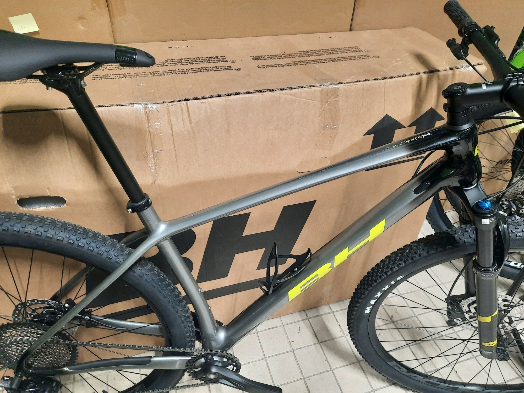 Bh 29 carbono L com fox nova