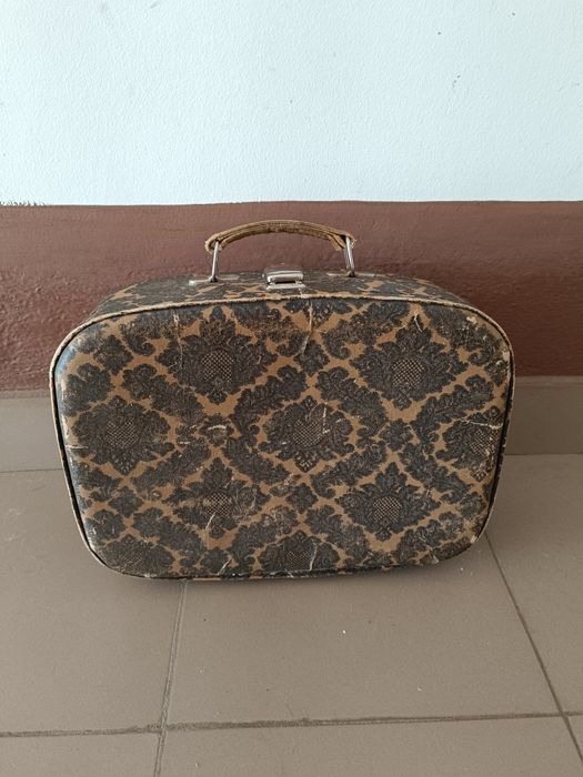 Чемодан ретро валіза