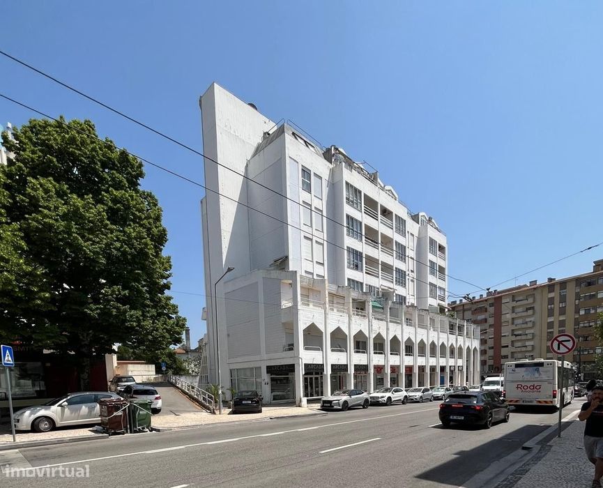 Apartamento T1 para arrendamento (Rua Brasil, Solum)