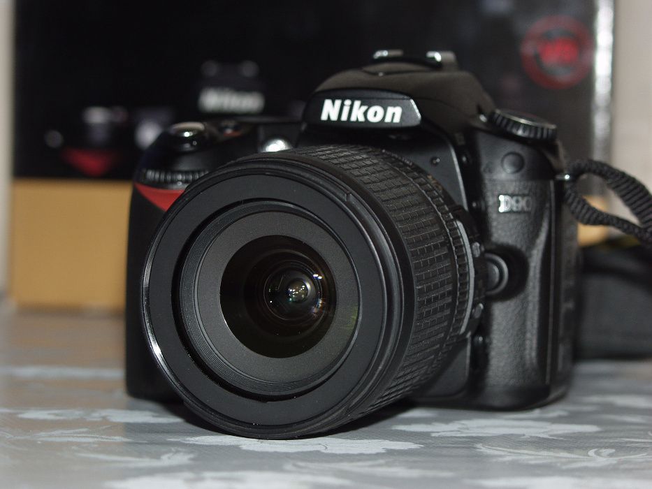 Nikon D90 + Nikon DX AF-S NIKKOR 18-105