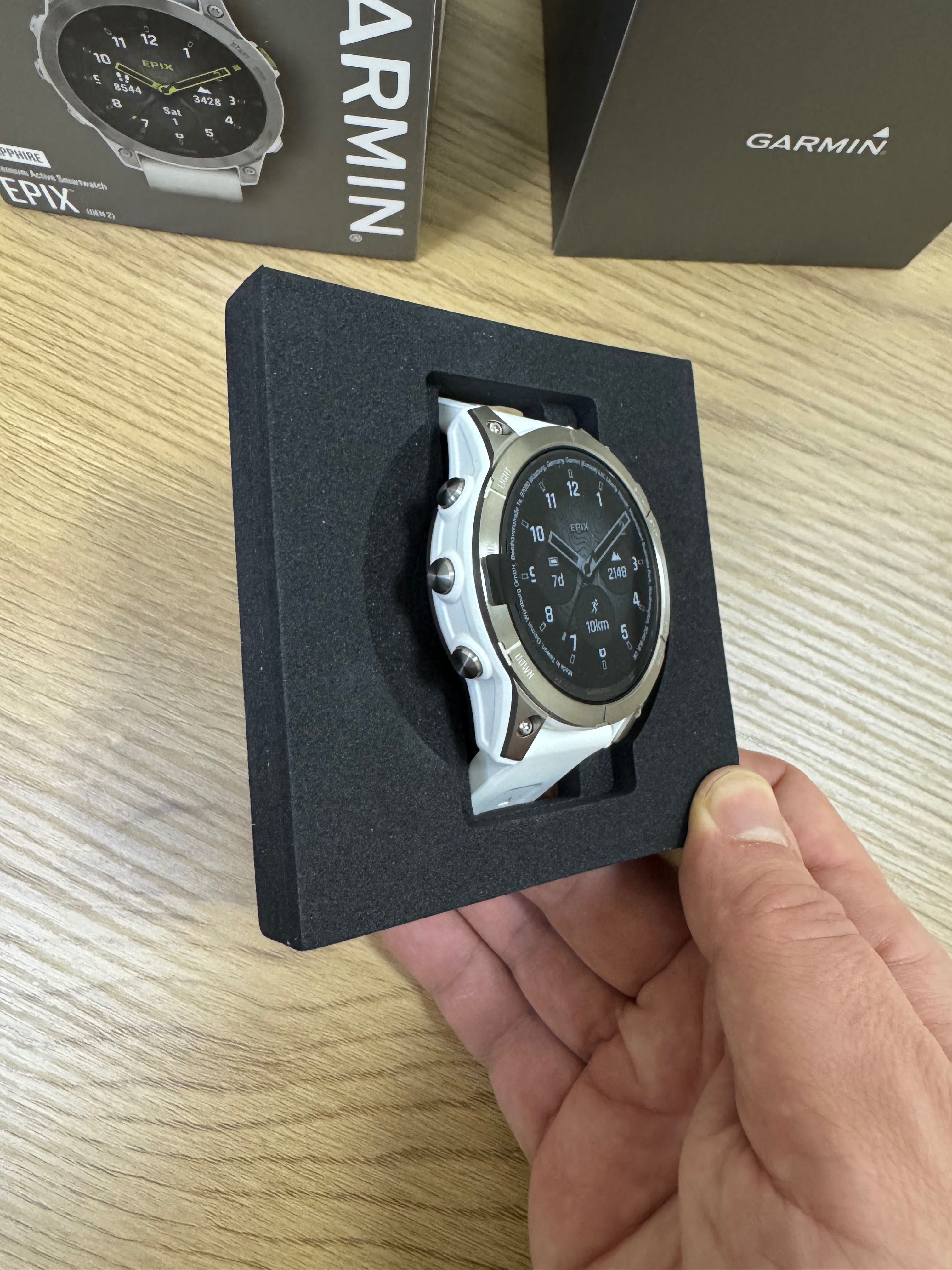 Garmin Epix Gen 2 White titanium with carrera white band 010-02582-20
