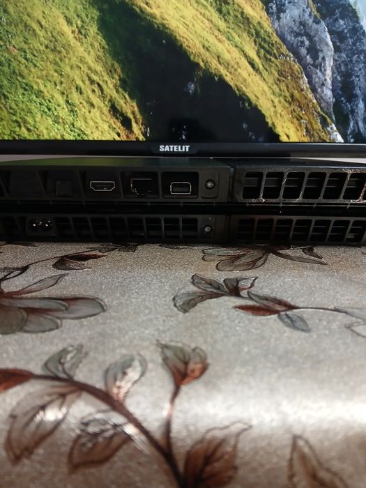 Продам PlayStation4 fat