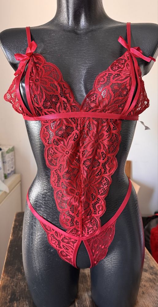 Conjunto renda lacinho vermelho ou azul M