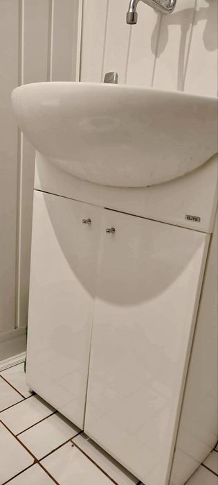 Szafka z umywalka + lustro