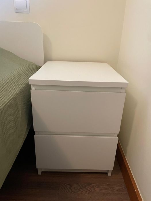 Mesa Cabeceira Malm - 1 mês uso