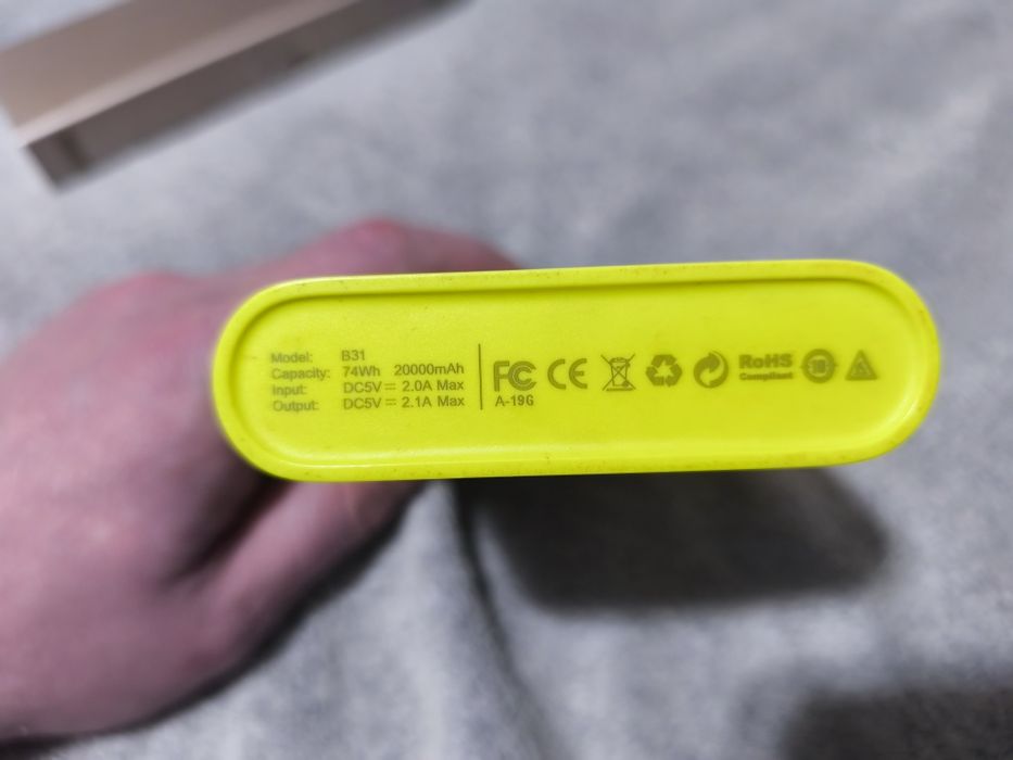 Продам комплектом Power bank та бездротову колонку.