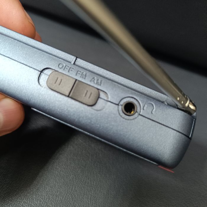 Міні радіо сірого кольору з ремінцем ( швидка доставка ) гучне - стиль